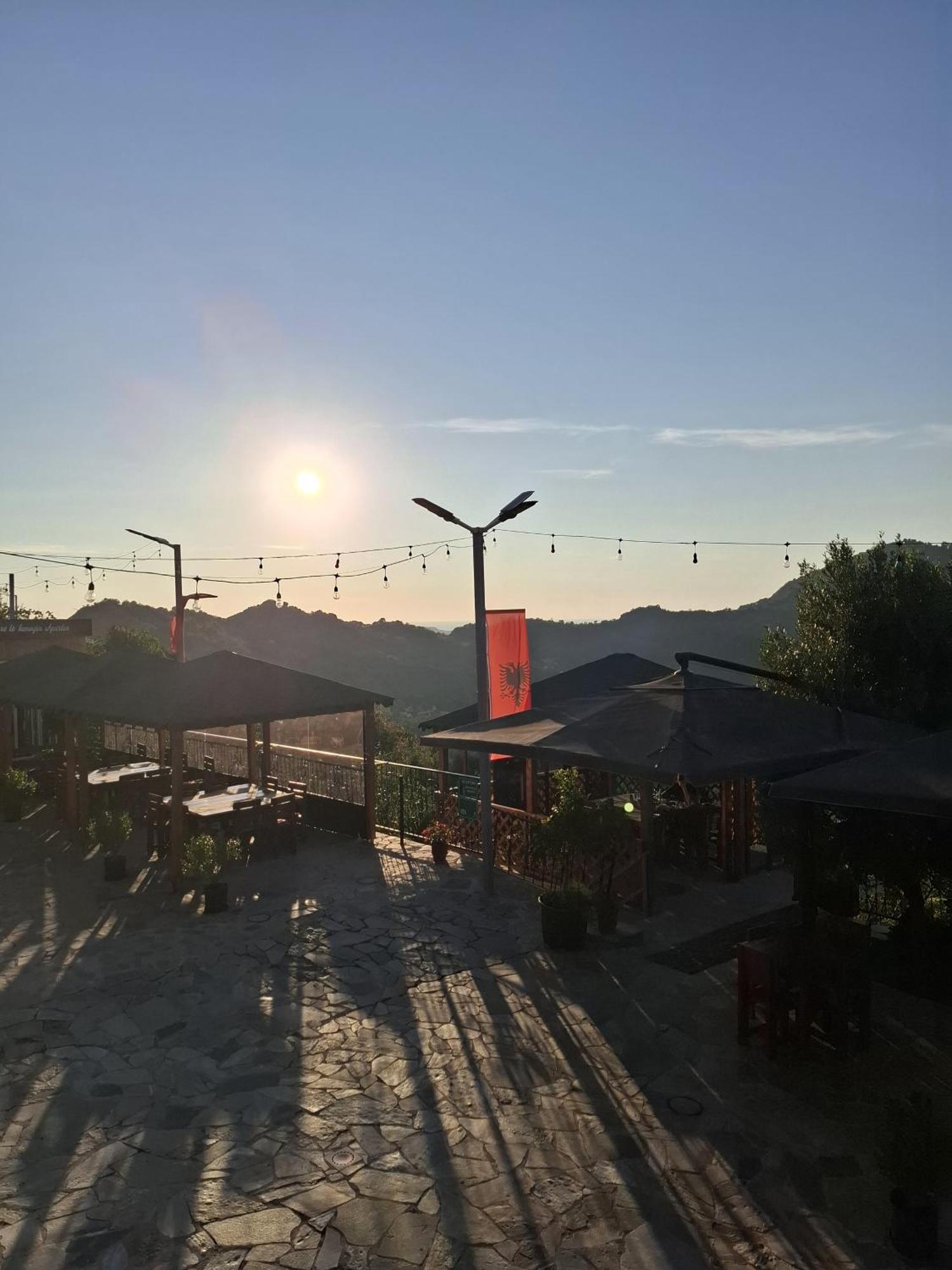 Keshtjella Xhabeqos Hotel Ljaknasi Екстериор снимка
