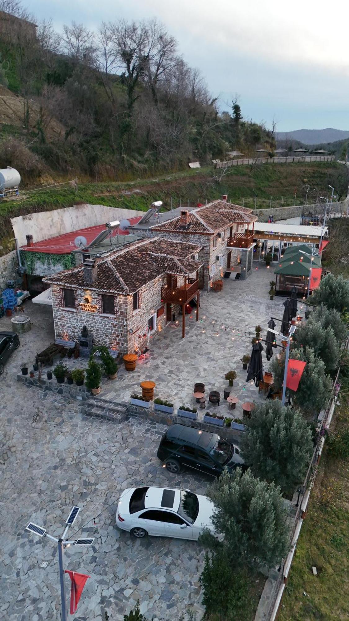 Keshtjella Xhabeqos Hotel Ljaknasi Екстериор снимка